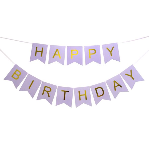 Лилав банер със златен надпис „Happy Birthday“