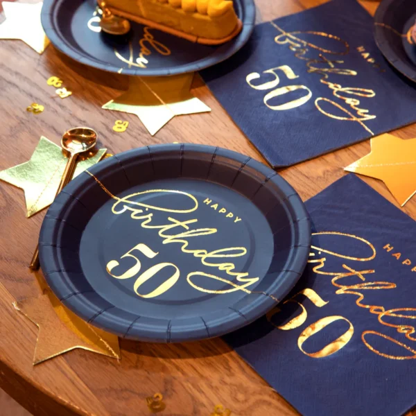 Чинии тъмно сини с надпис "Happy Birthday 50"